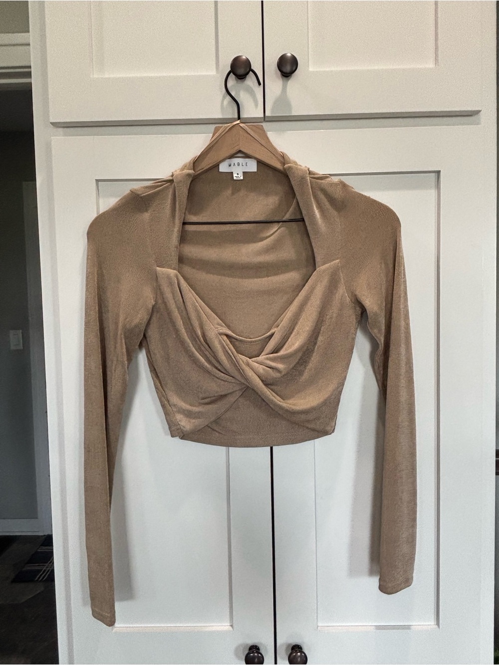 Mable Women Taupe Twist-Front Long Sleeve Shimmer Crop Top Small